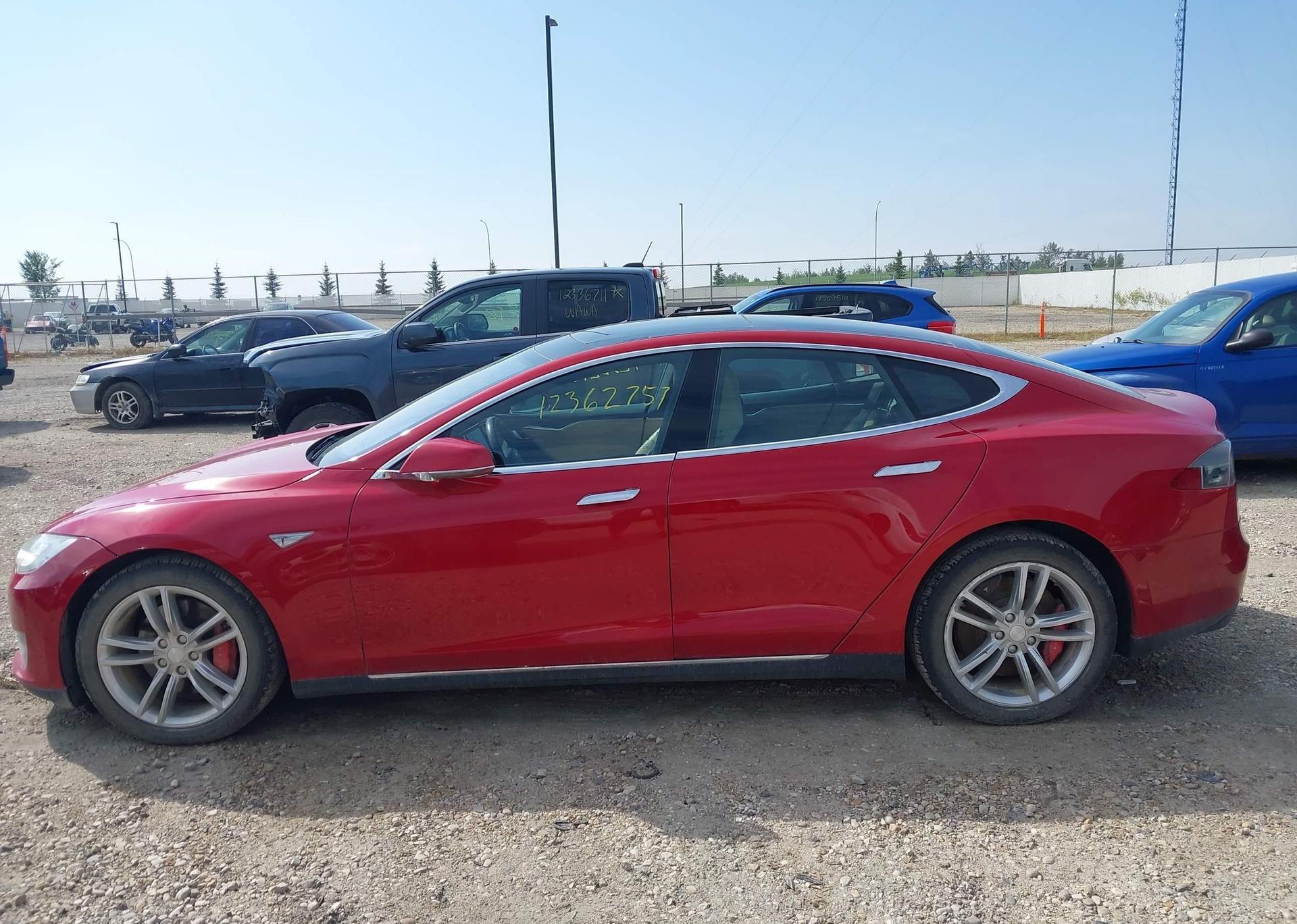2015 TESLA Model S 85D