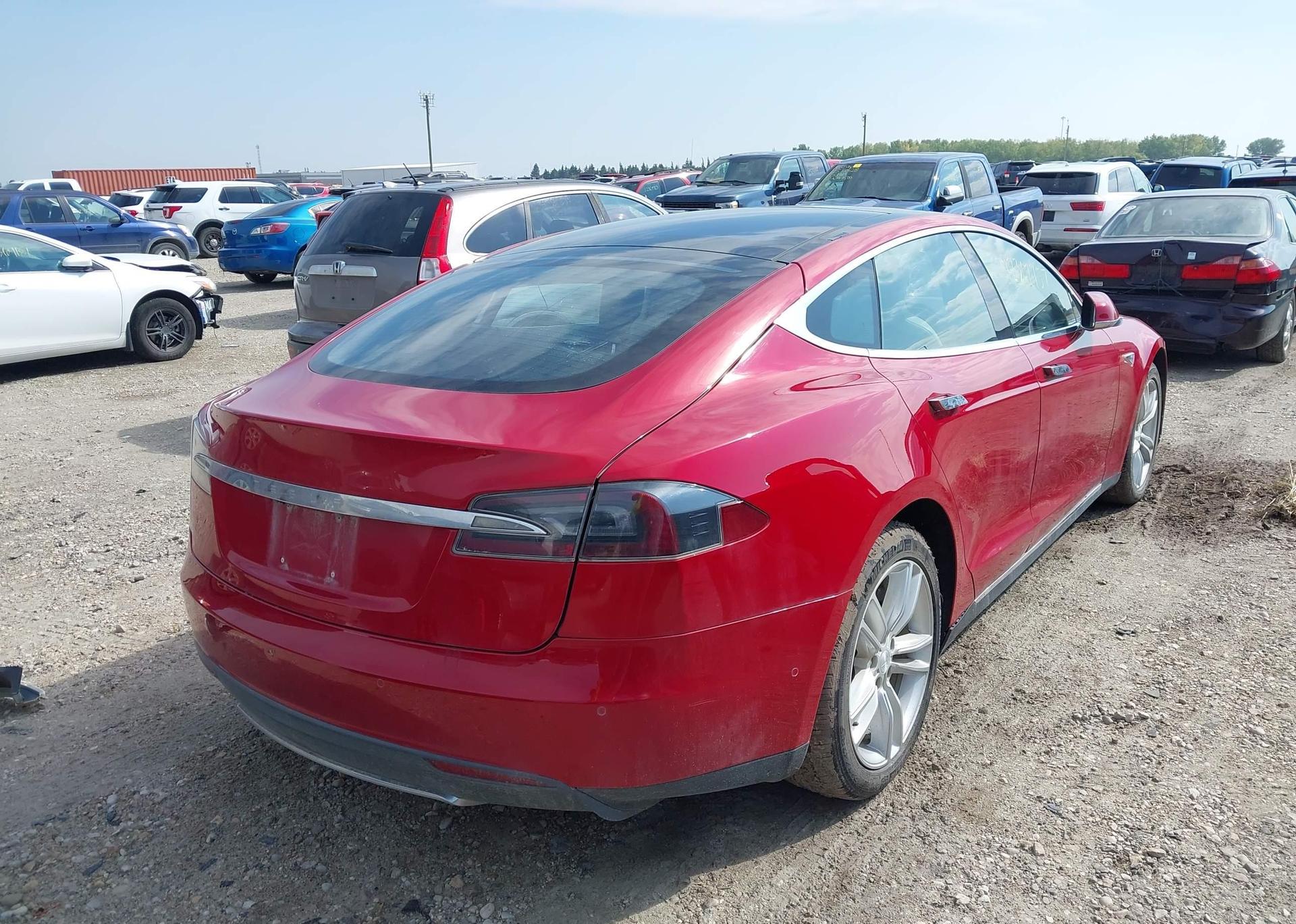 2015 TESLA Model S 85D