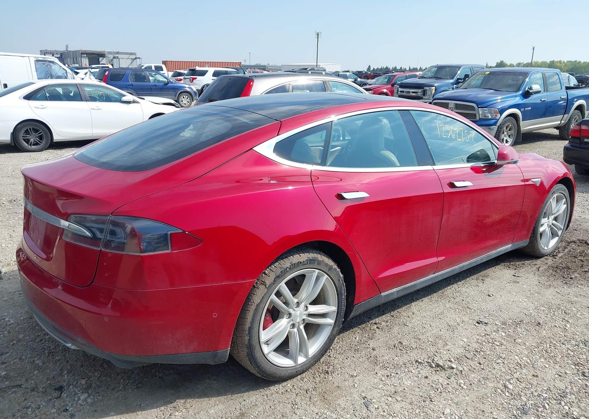 2015 TESLA Model S 85D