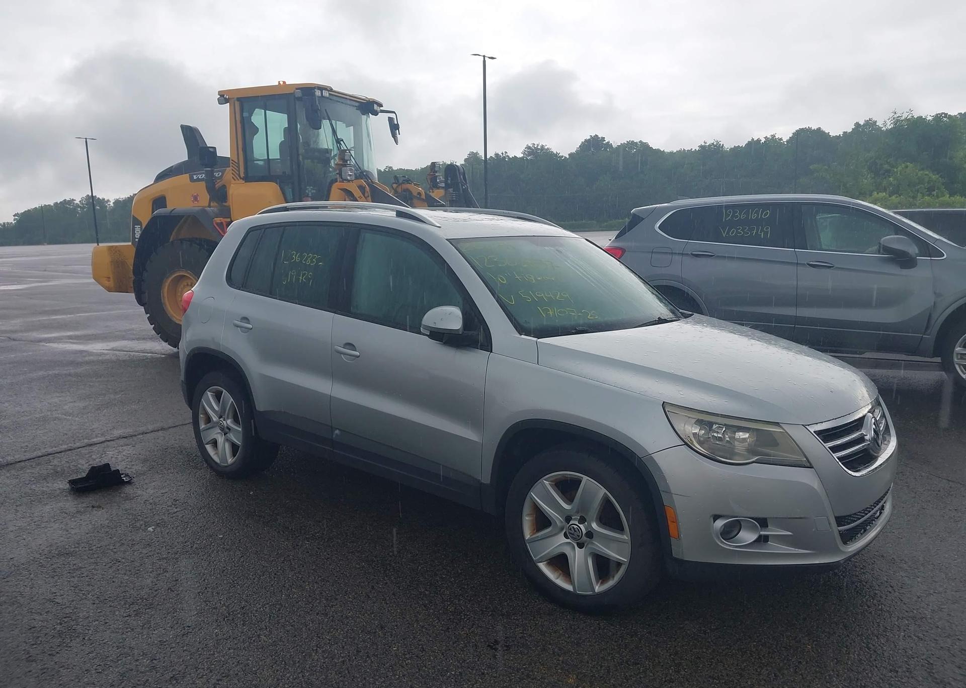 2010 VOLKSWAGEN TIGUAN SE