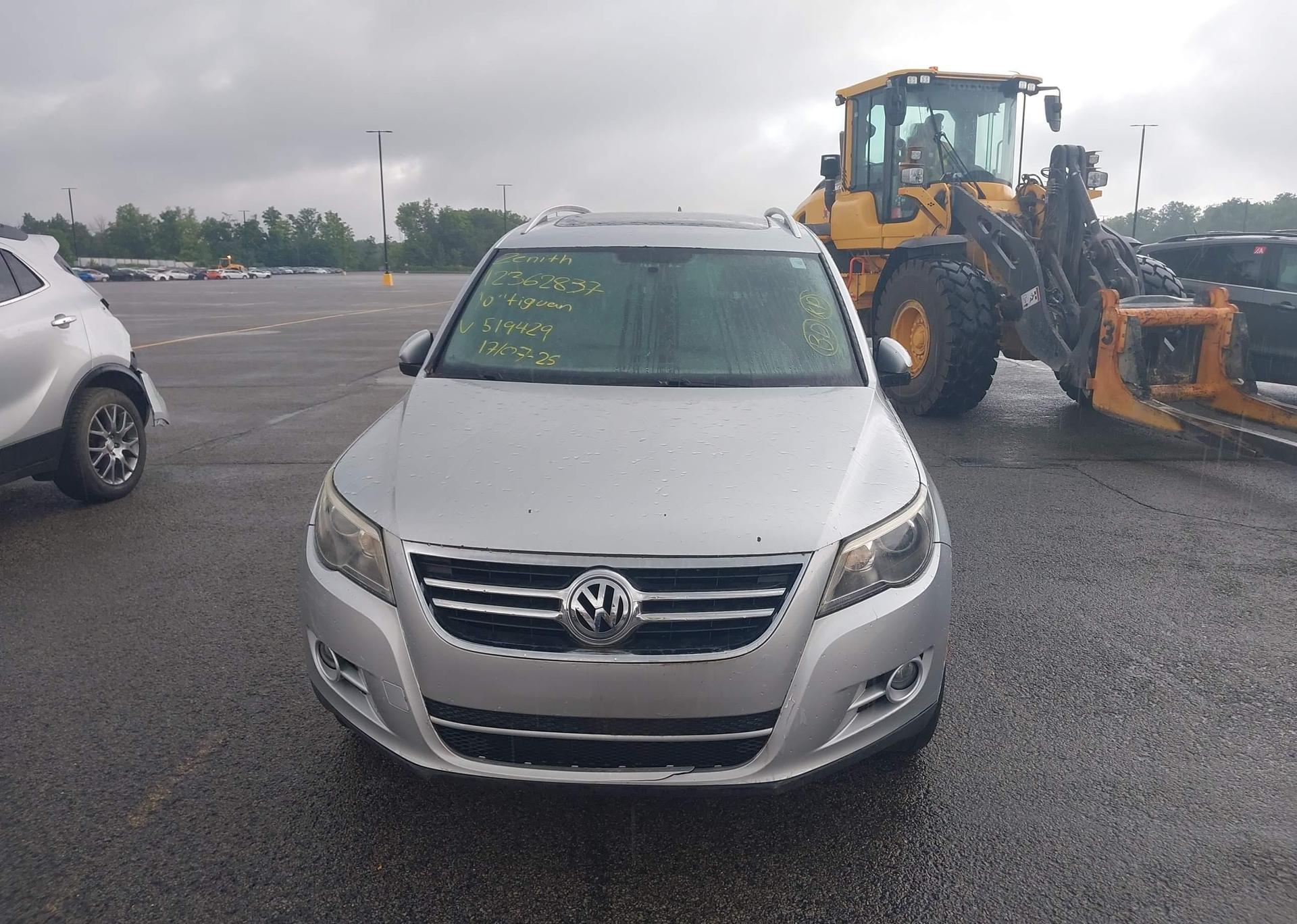 2010 VOLKSWAGEN TIGUAN SE