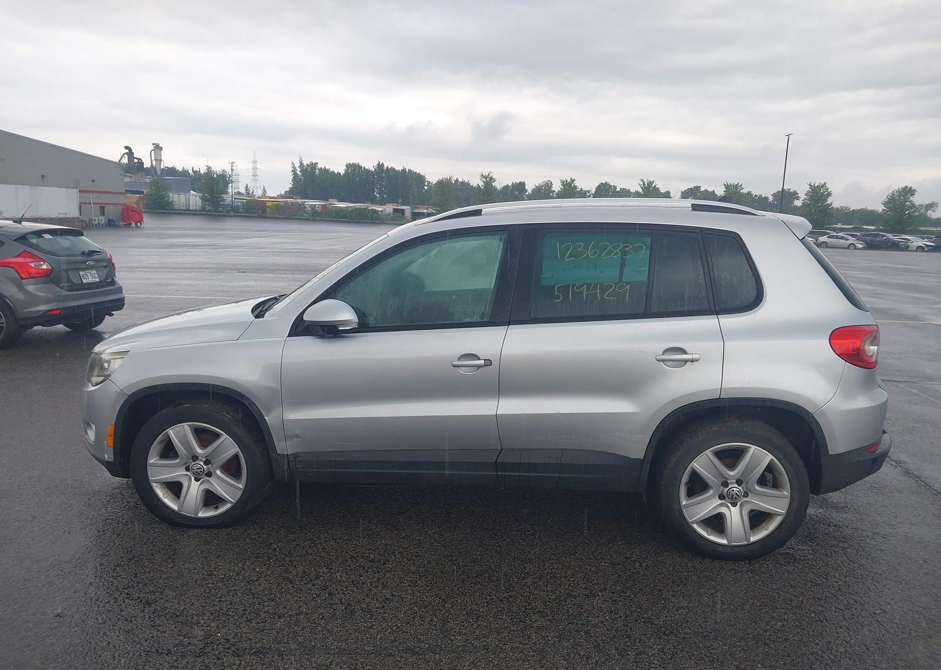 2010 VOLKSWAGEN TIGUAN SE