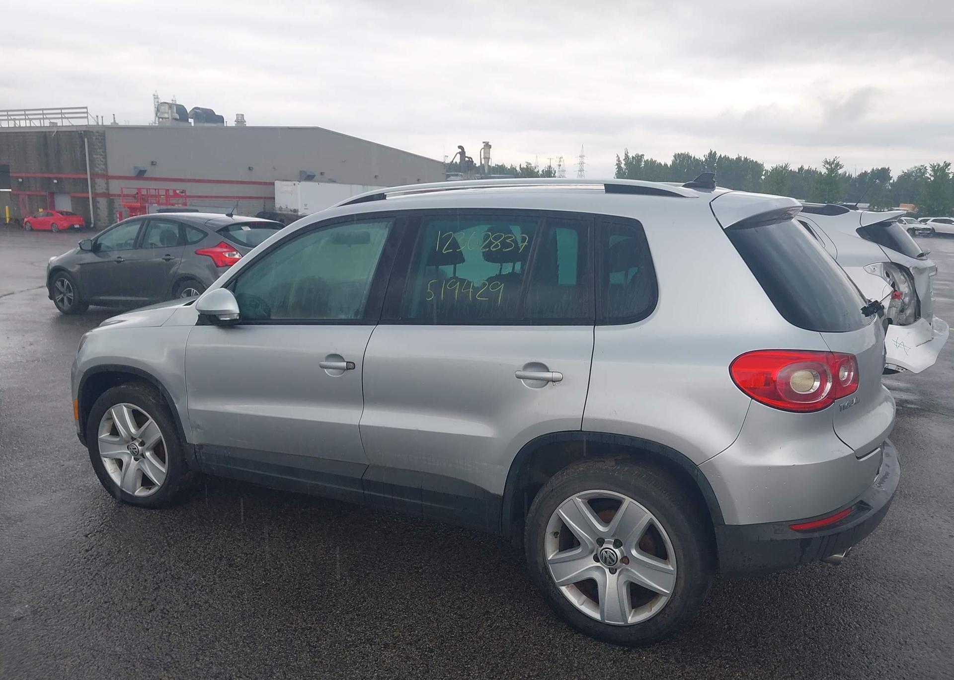 2010 VOLKSWAGEN TIGUAN SE