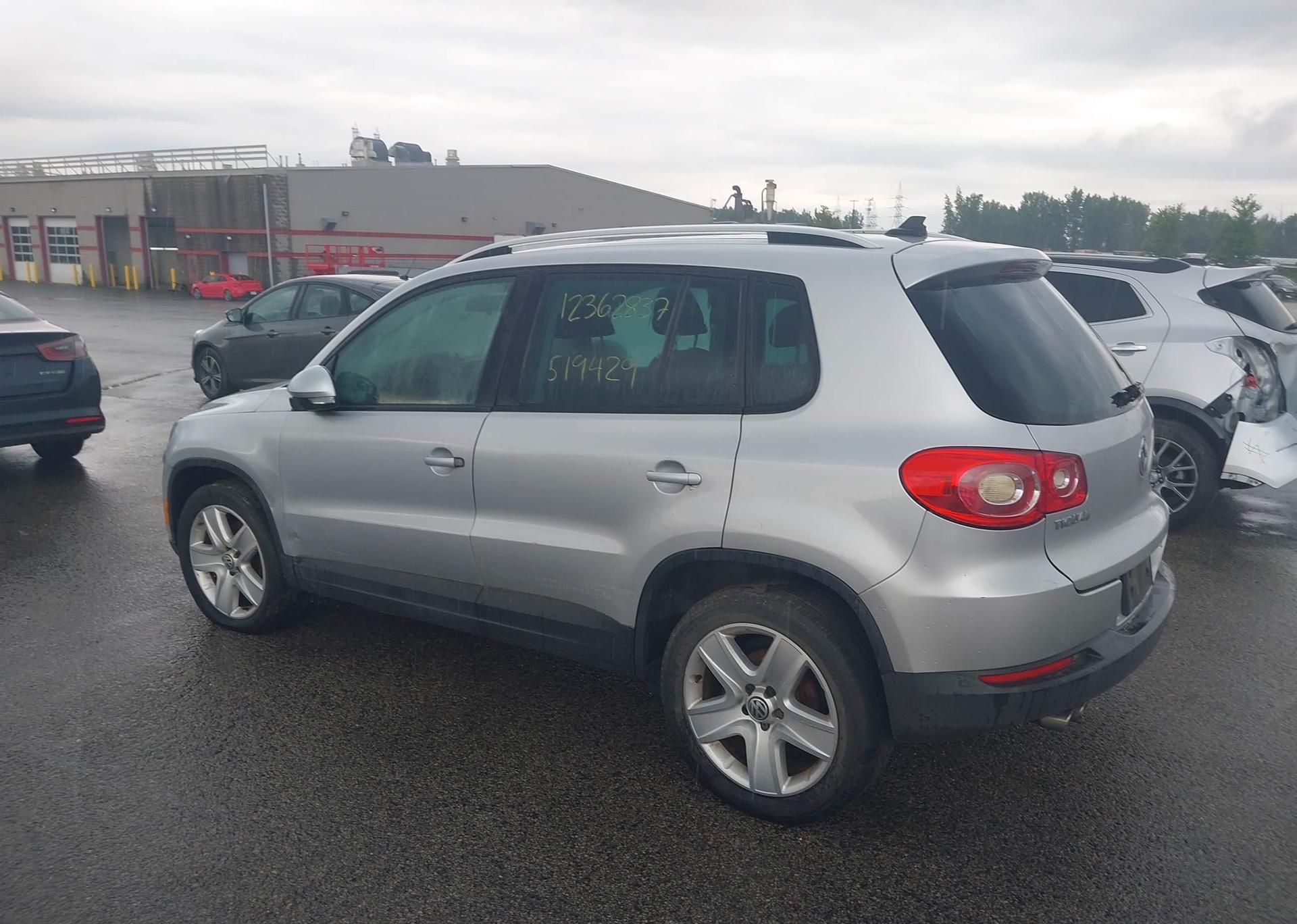 2010 VOLKSWAGEN TIGUAN SE