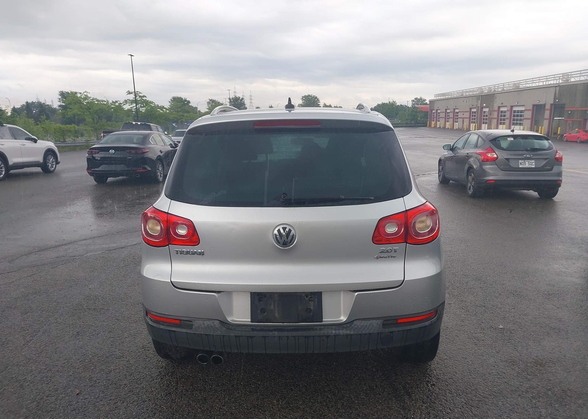 2010 VOLKSWAGEN TIGUAN SE