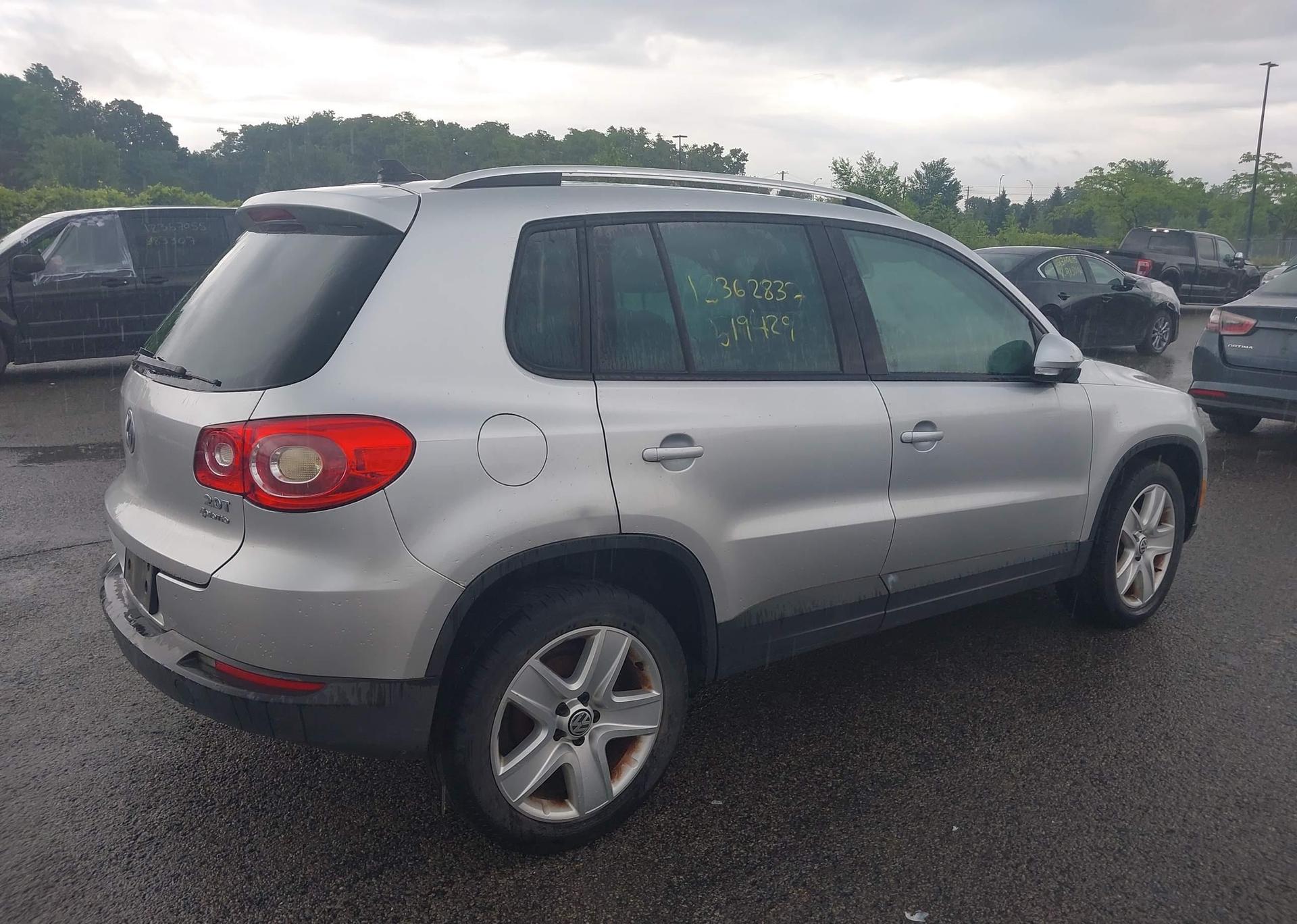 2010 VOLKSWAGEN TIGUAN SE