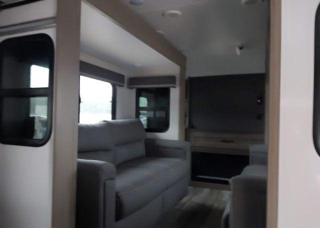 2023 GRAND DESIGN 337 RLS