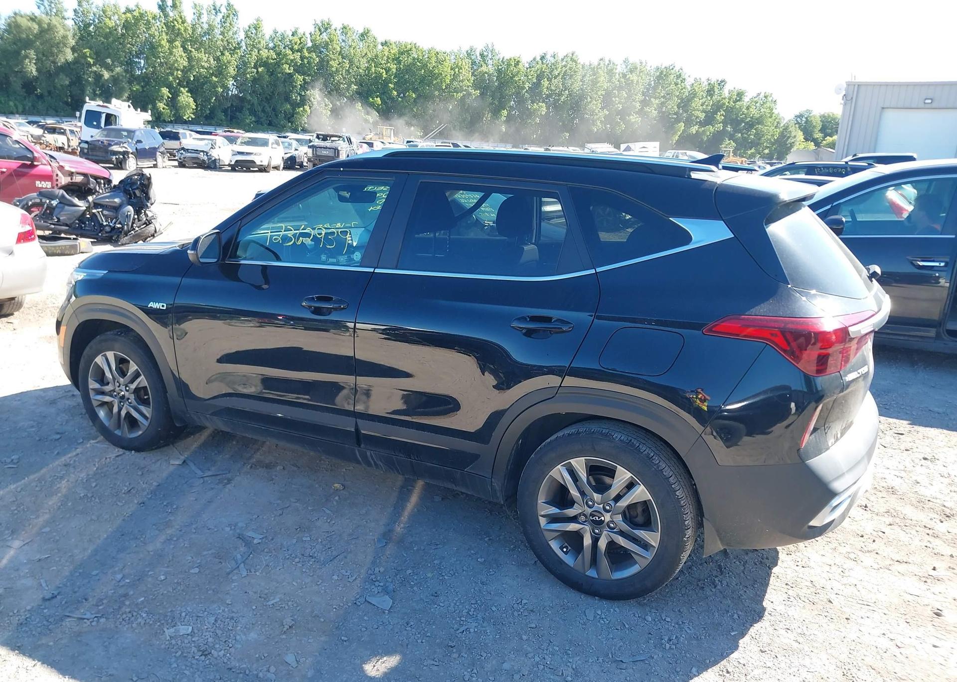 2022 KIA SELTOS EX