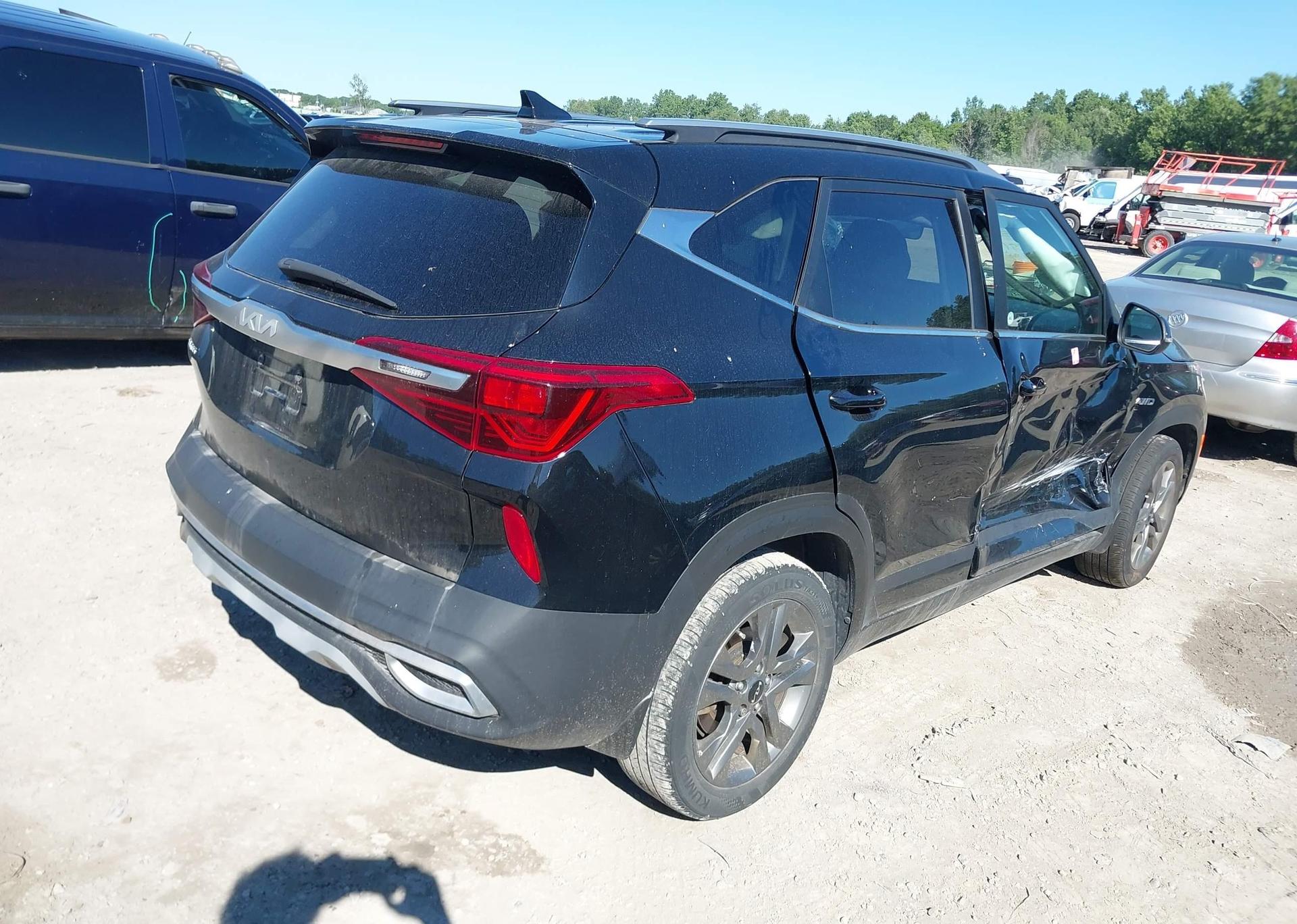 2022 KIA SELTOS EX