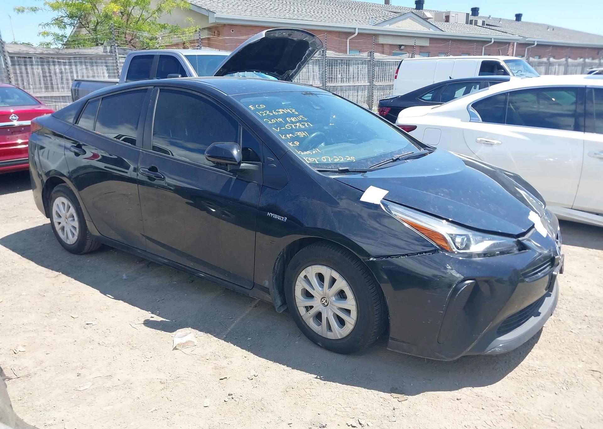 2019 TOYOTA PRIUS