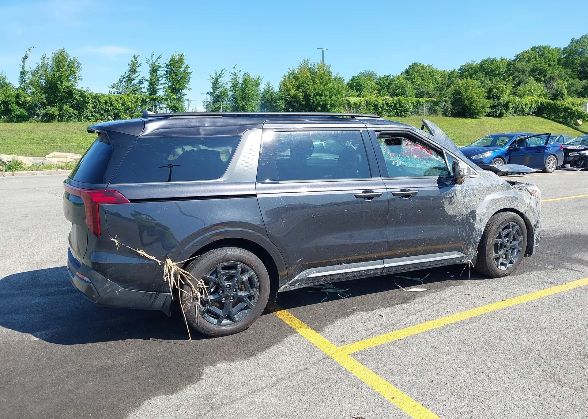 2025 KIA CARNIVAL SX