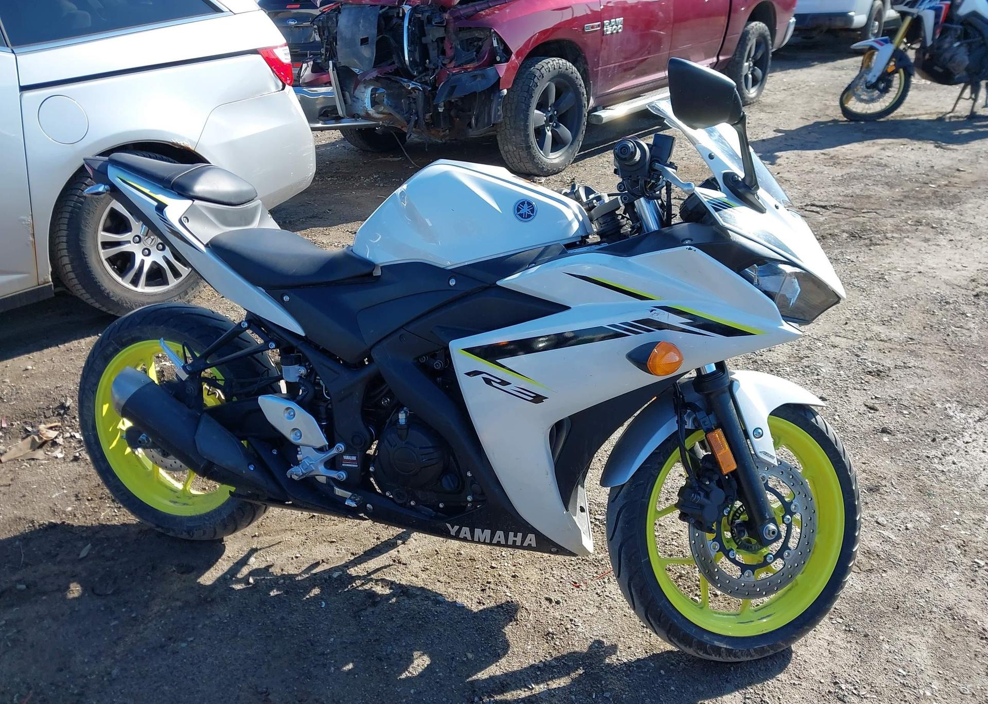 2018 YAMAHA YZFR3 A