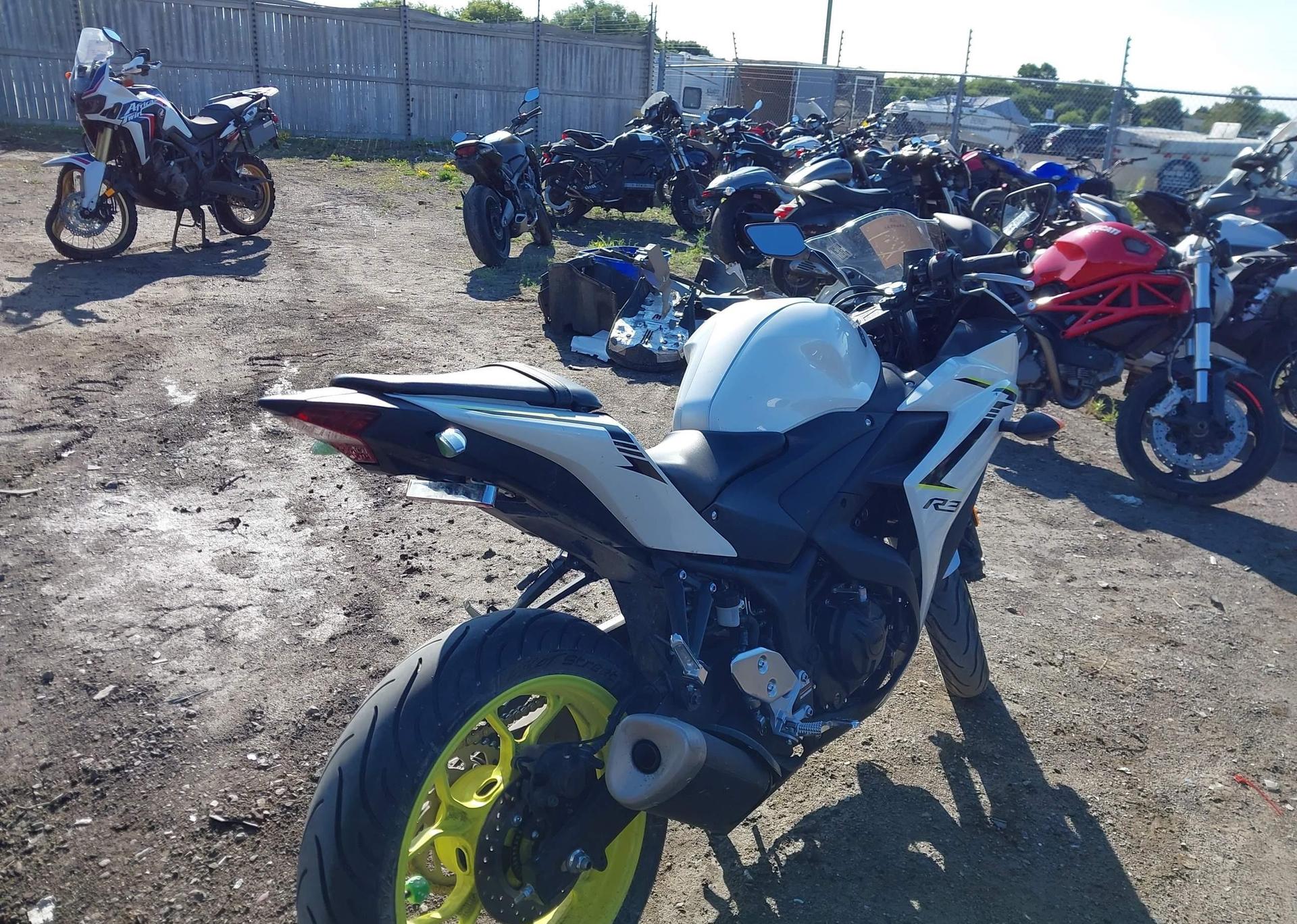 2018 YAMAHA YZFR3 A