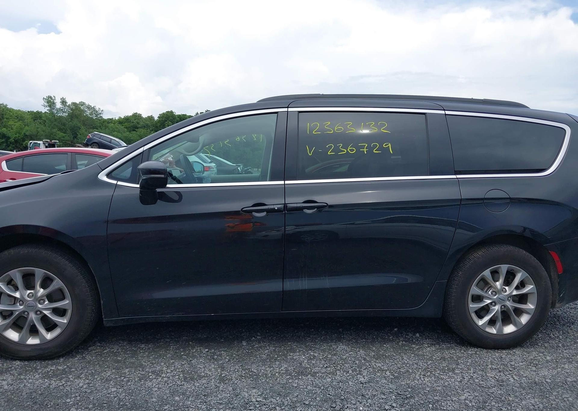 2022 CHRYSLER PACIFICA TOURING L