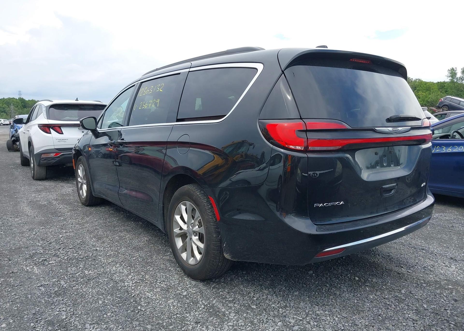 2022 CHRYSLER PACIFICA TOURING L
