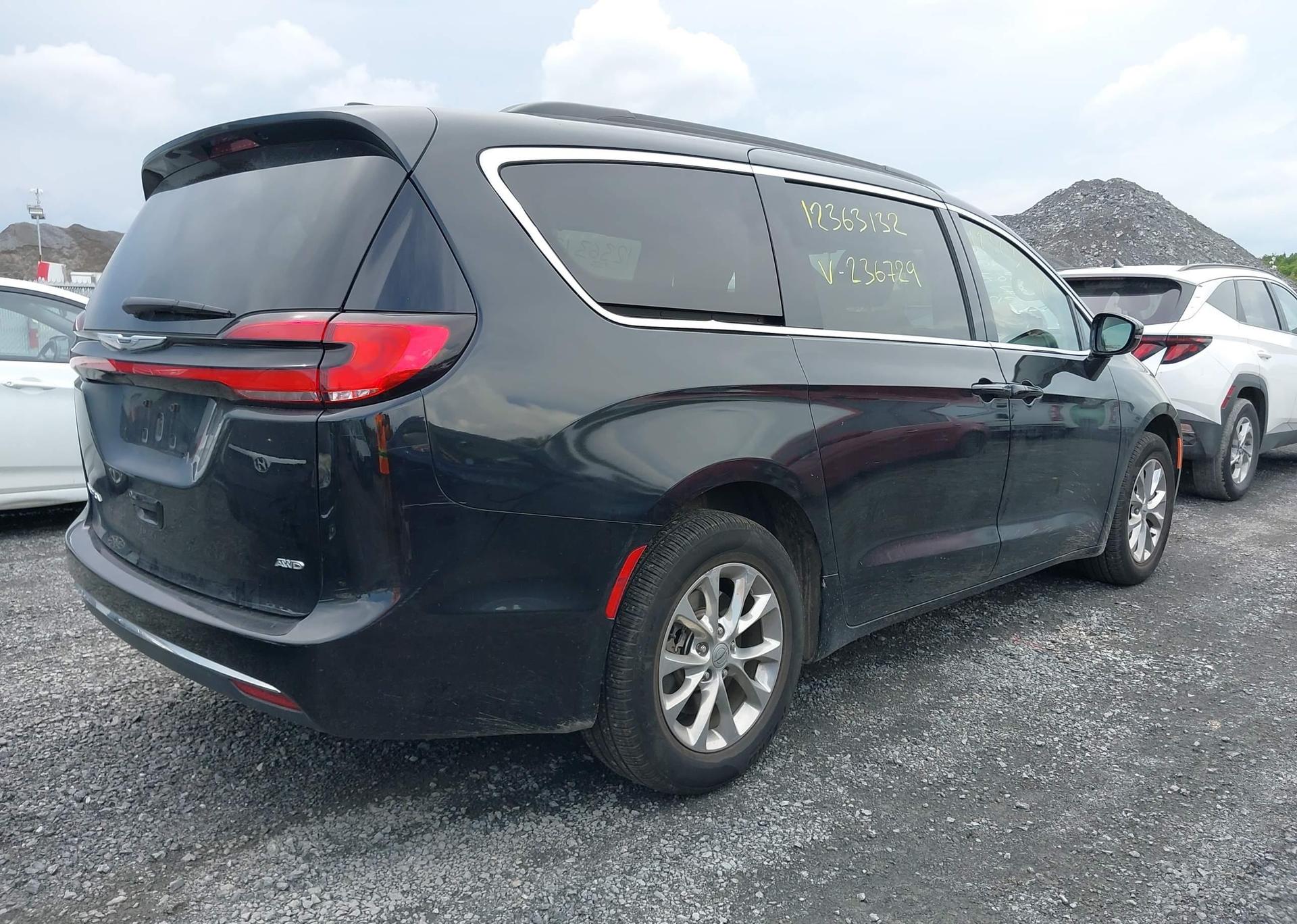 2022 CHRYSLER PACIFICA TOURING L