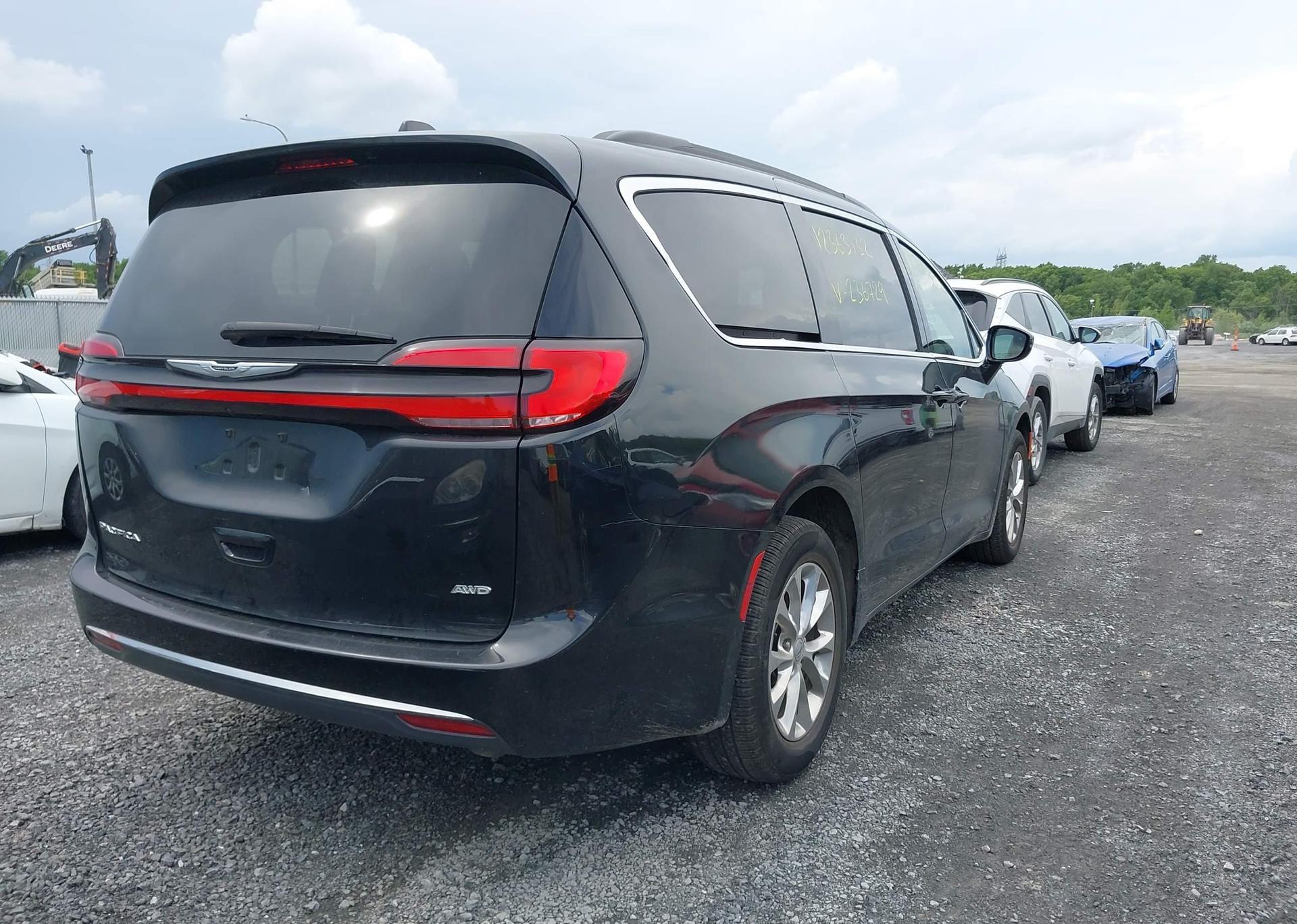 2022 CHRYSLER PACIFICA TOURING L