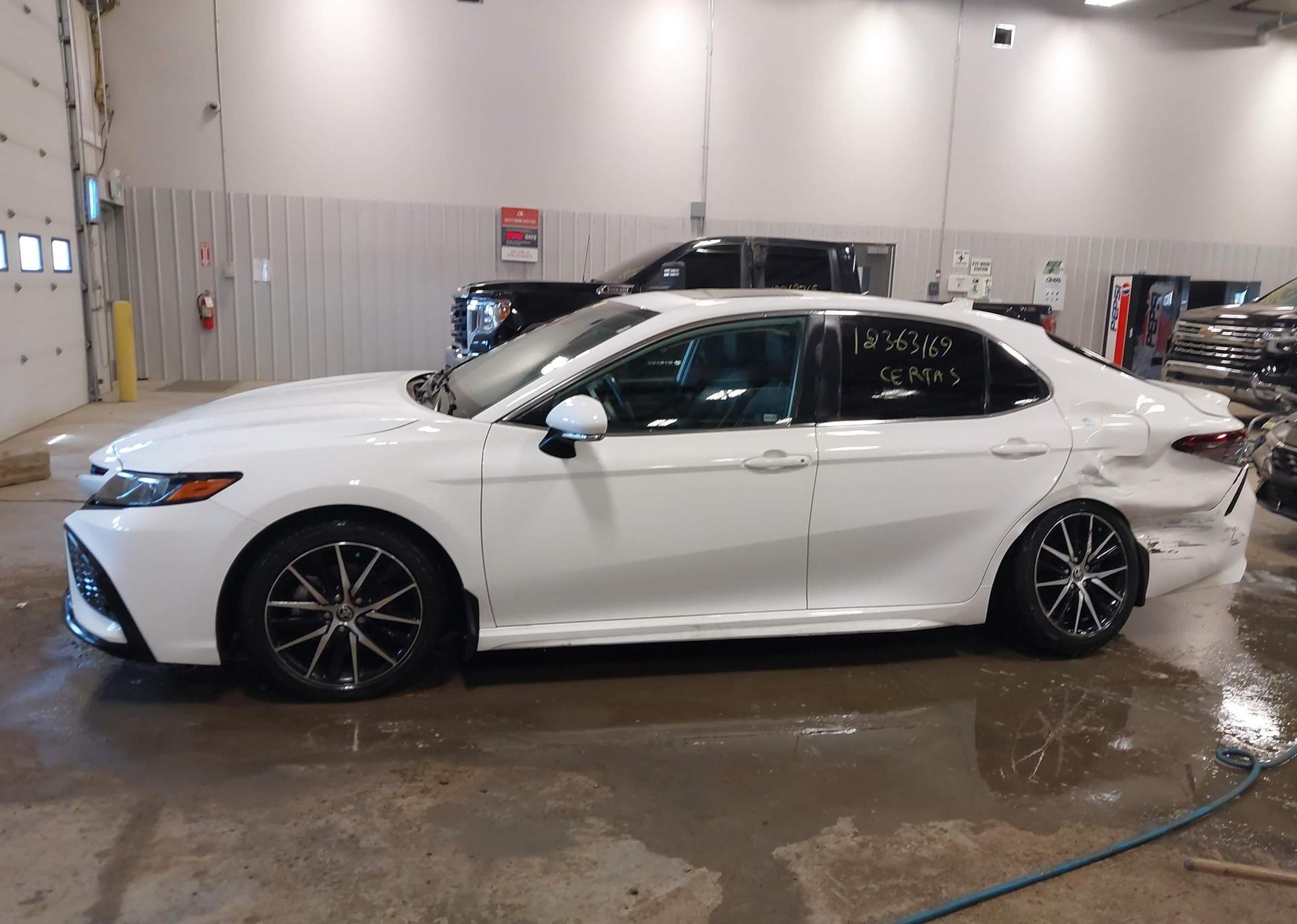 2023 TOYOTA CAMRY XLE