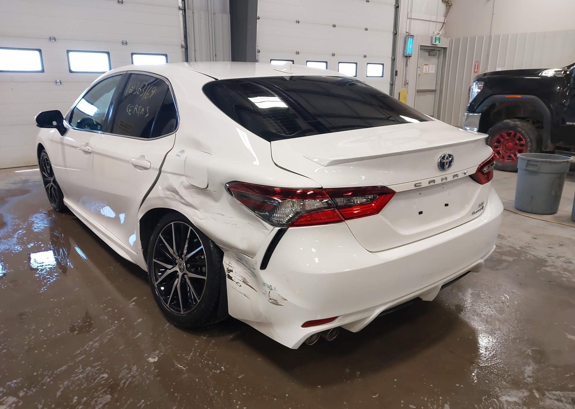 2023 TOYOTA CAMRY XLE
