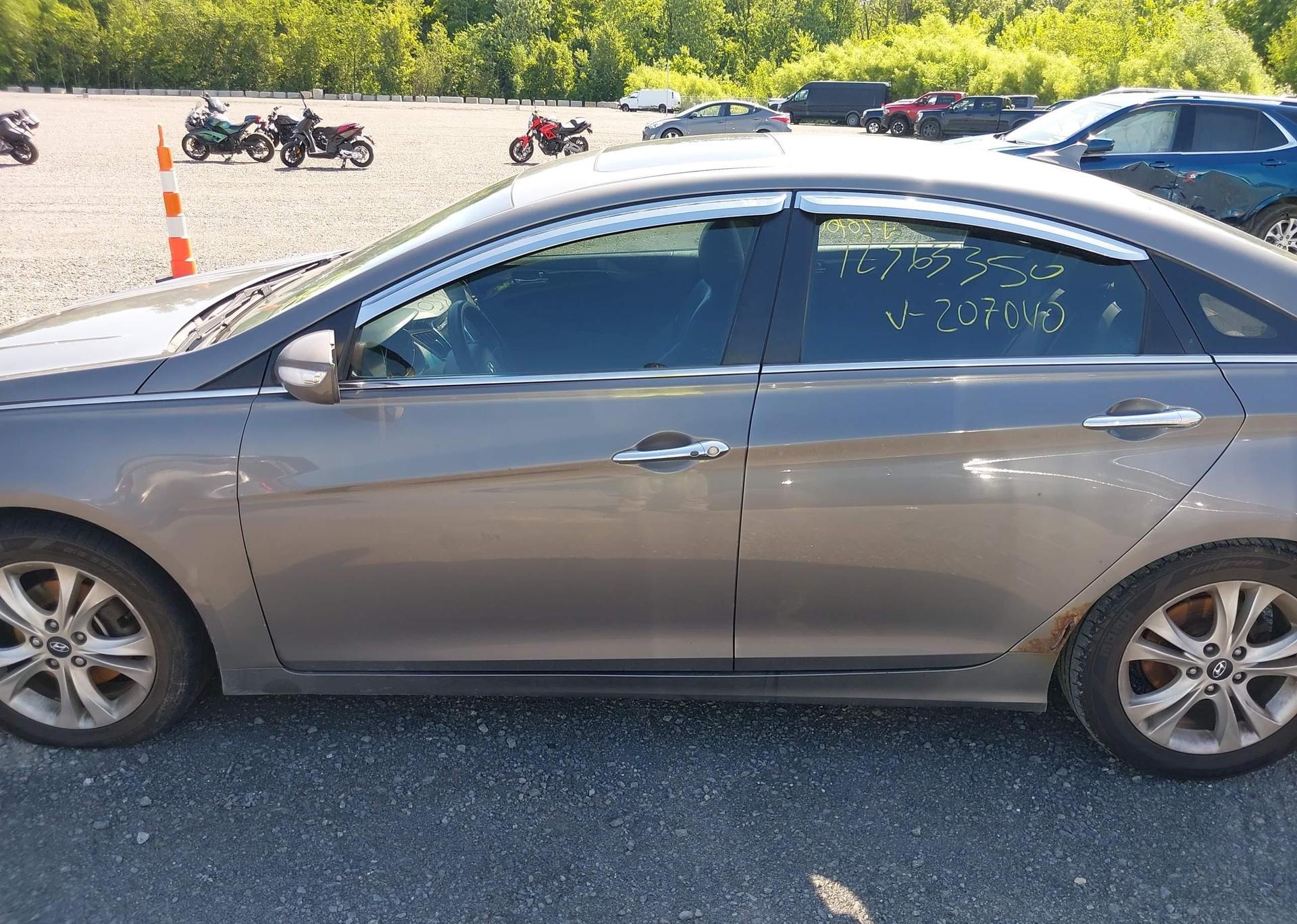 2011 HYUNDAI SONATA SE