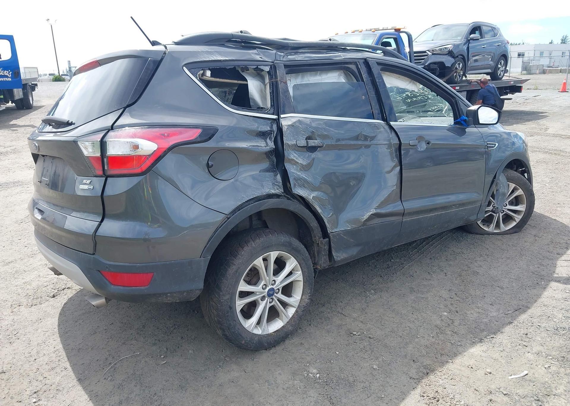 2018 FORD ESCAPE SE