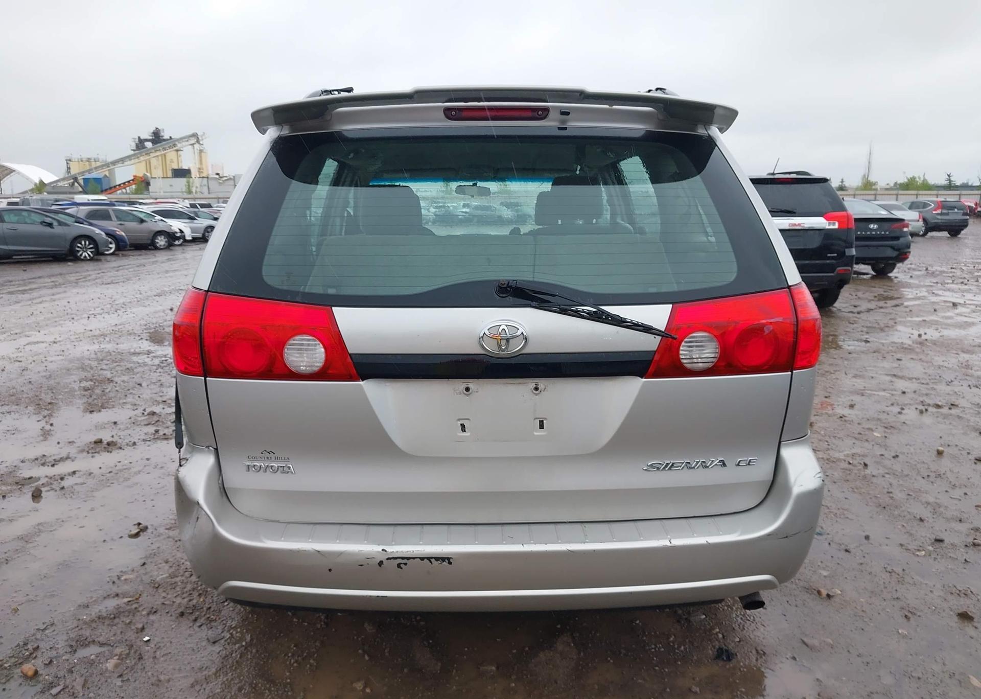 2006 TOYOTA SIENNA CE