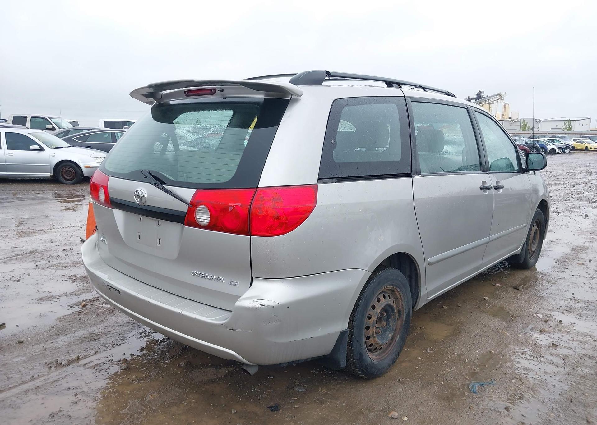 2006 TOYOTA SIENNA CE