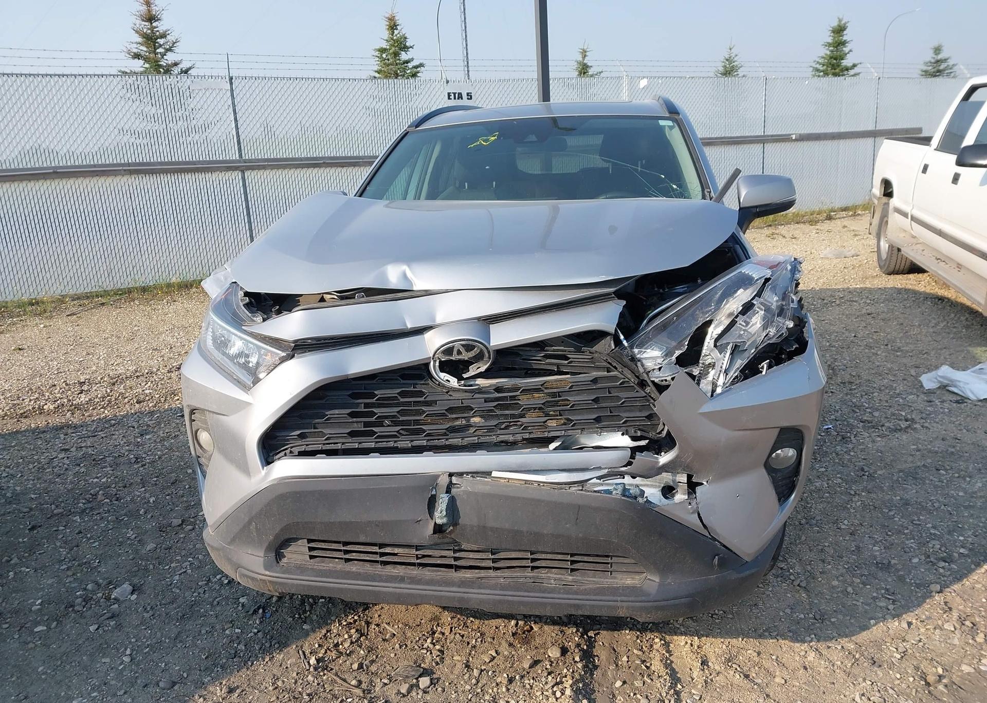 2021 TOYOTA RAV4 XLE