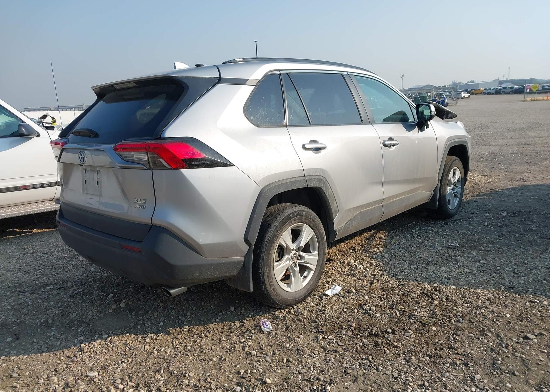 2021 TOYOTA RAV4 XLE