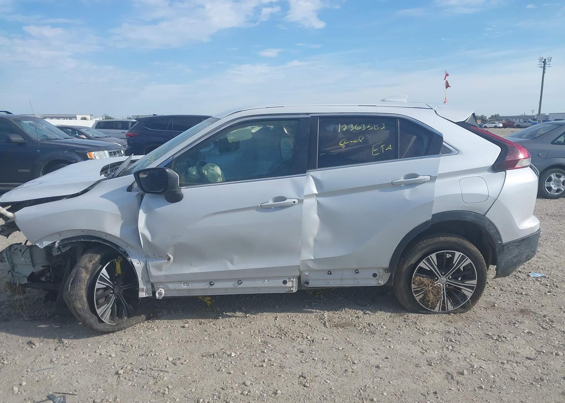 2022 MITSUBISHI ECLIPSE CROSS ES