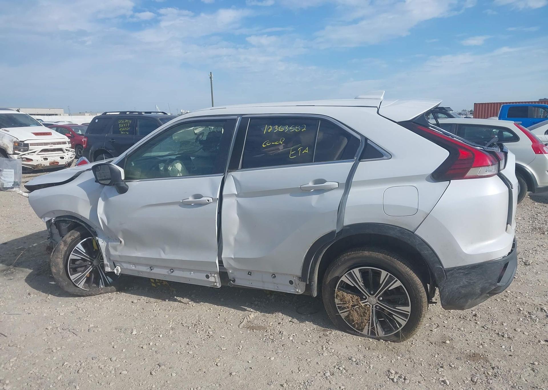 2022 MITSUBISHI ECLIPSE CROSS ES