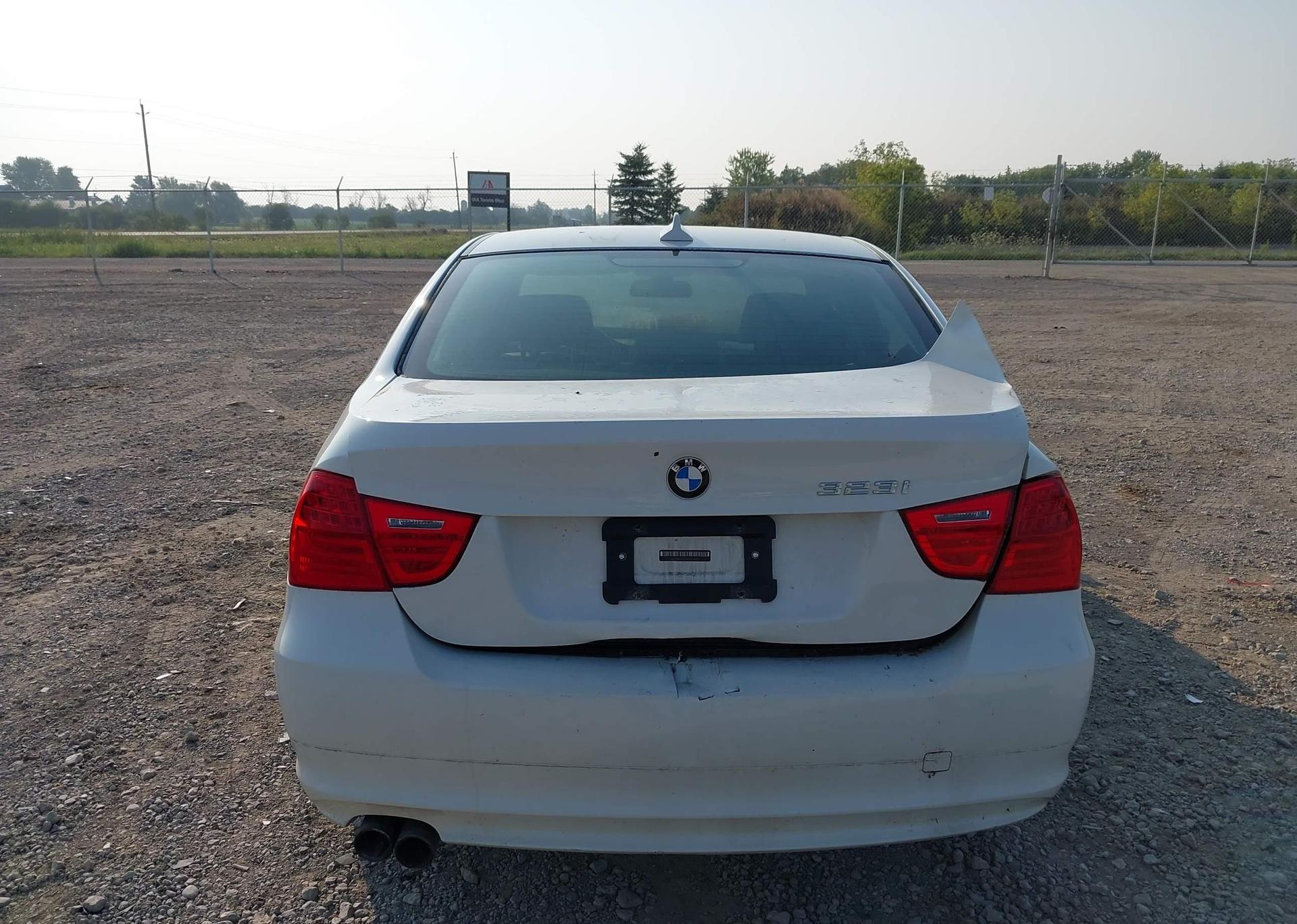 2011 BMW 323I