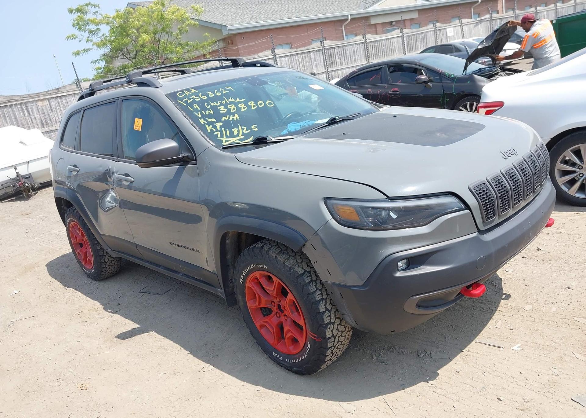 2019 JEEP CHEROKEE TRAILHAWK