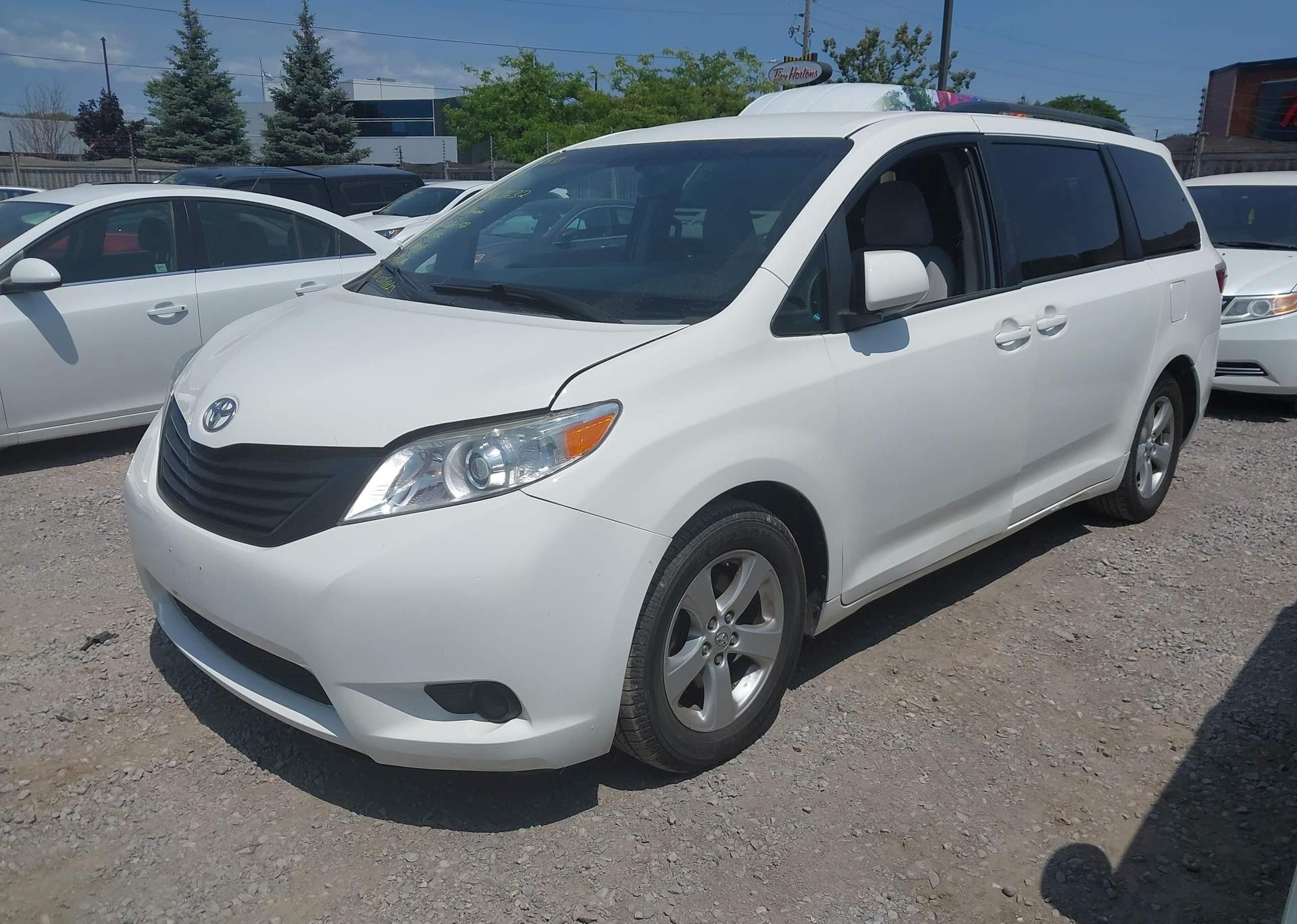 2016 TOYOTA SIENNA LE 8 PASSENGER