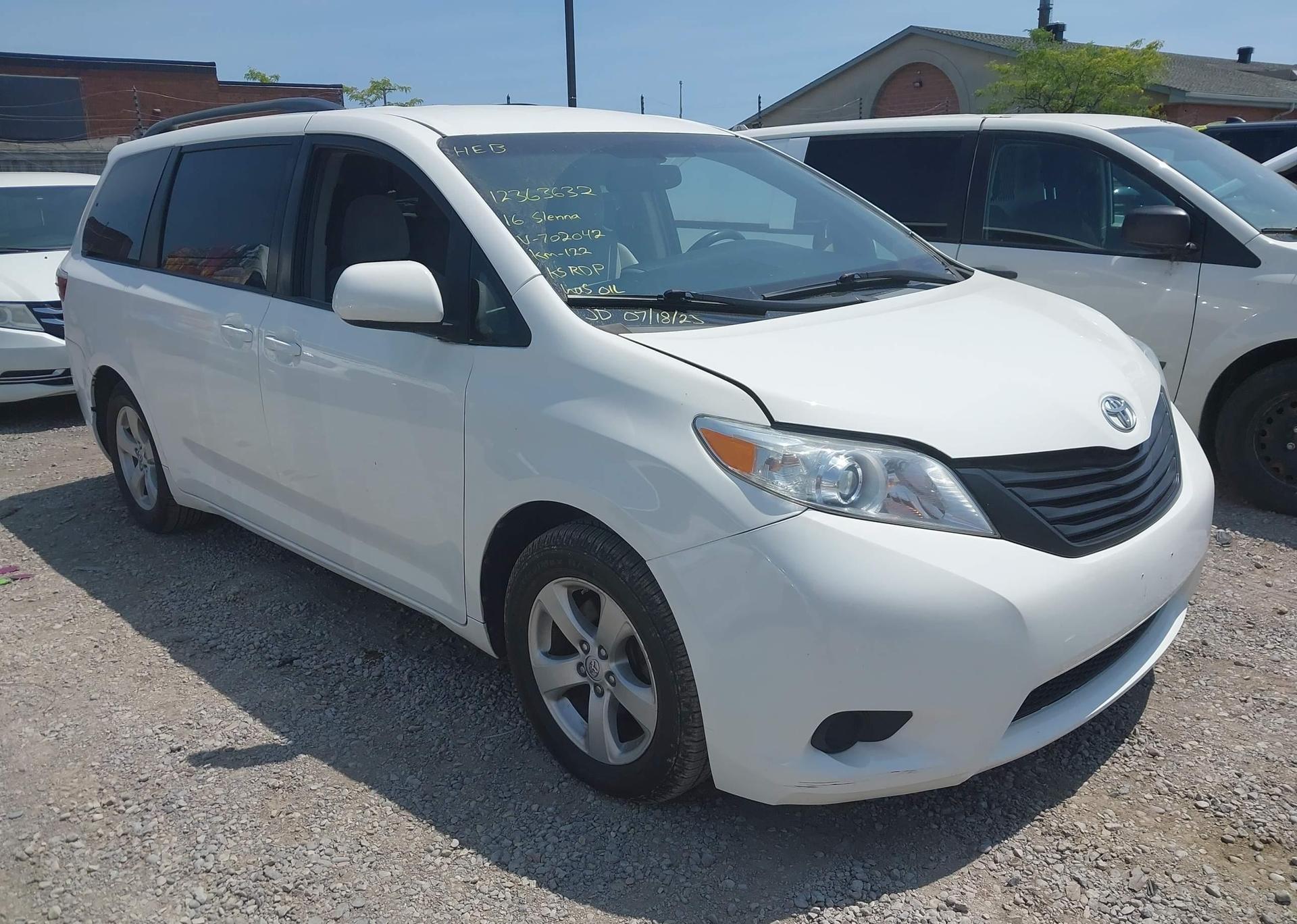 2016 TOYOTA SIENNA LE 8 PASSENGER