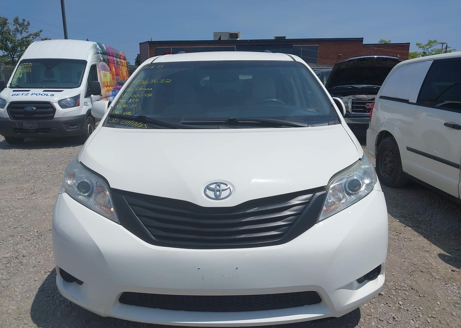 2016 TOYOTA SIENNA LE 8 PASSENGER