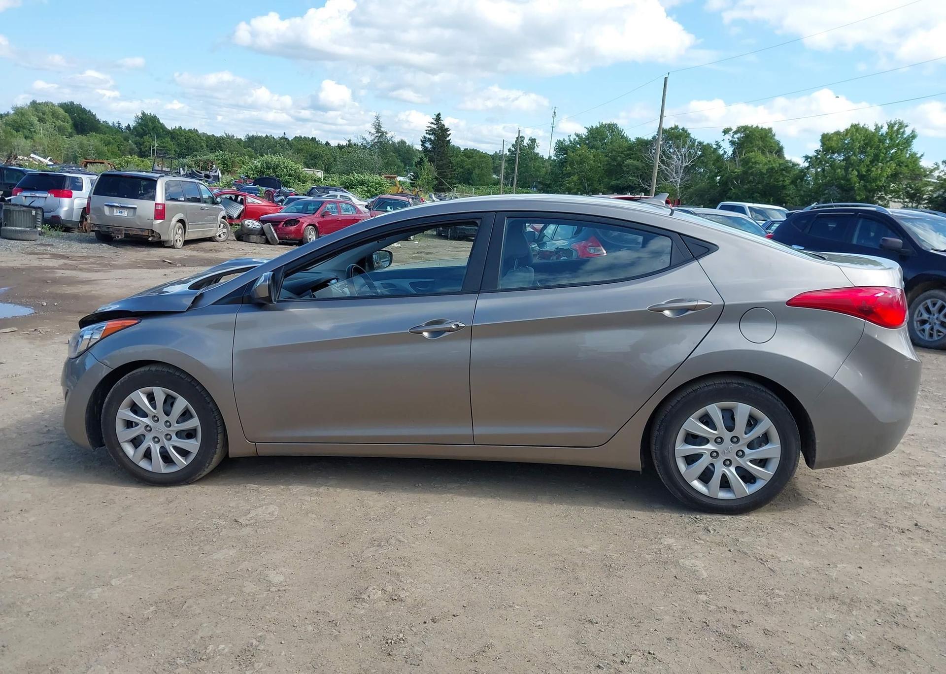 2013 HYUNDAI ELANTRA GL