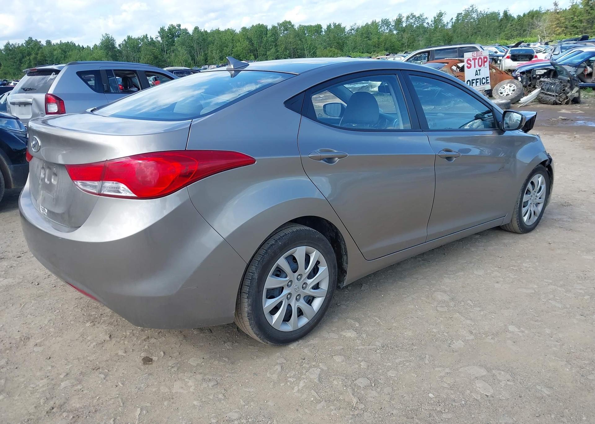 2013 HYUNDAI ELANTRA GL