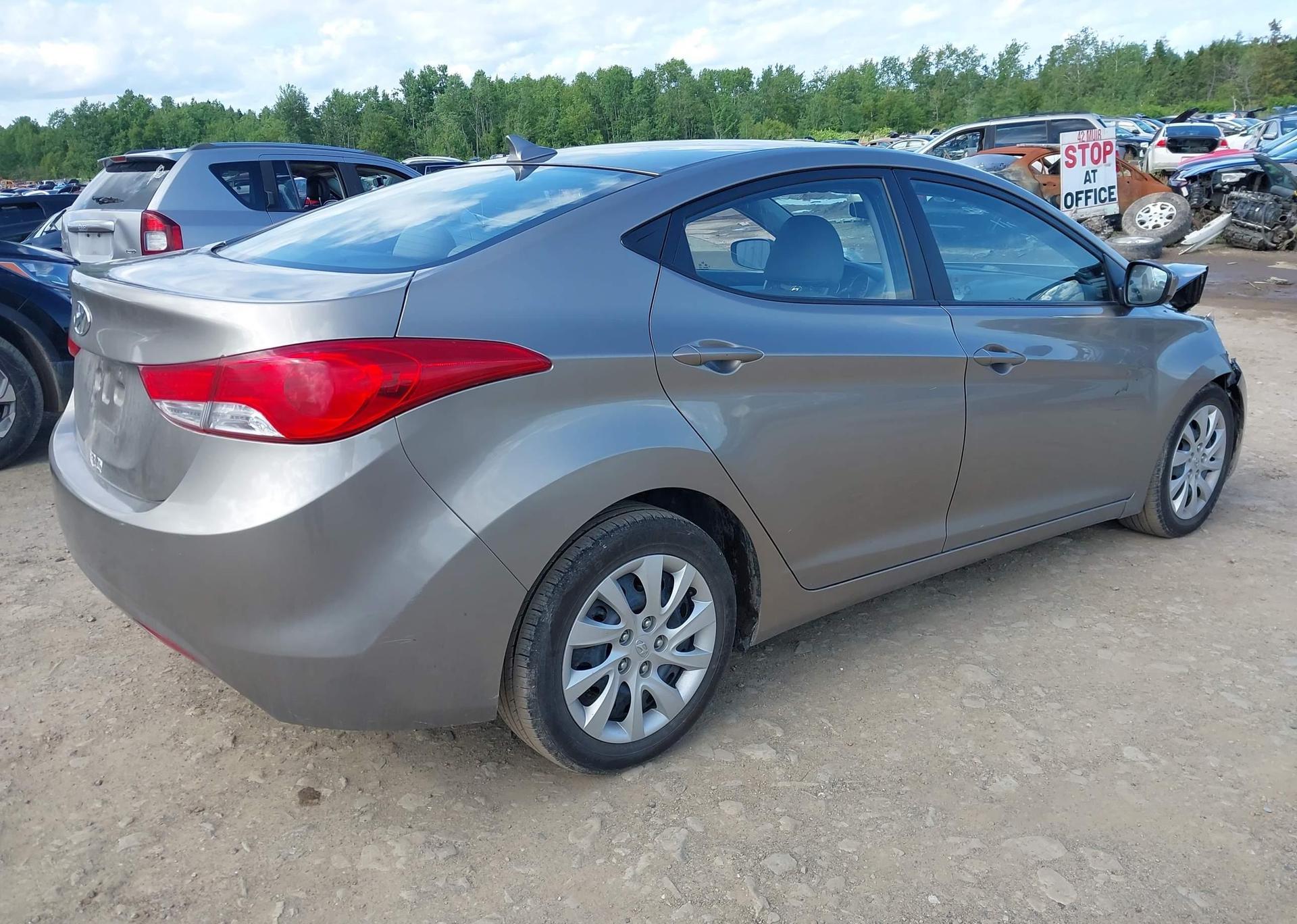 2013 HYUNDAI ELANTRA GL