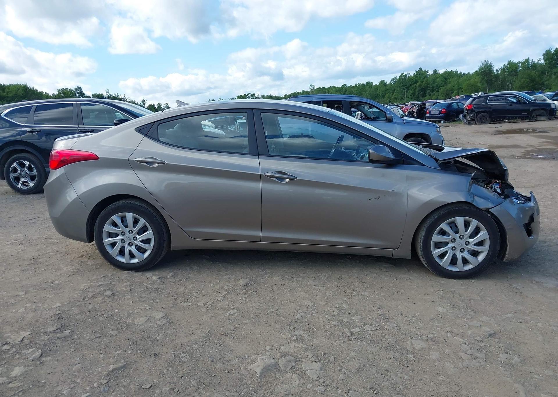 2013 HYUNDAI ELANTRA GL