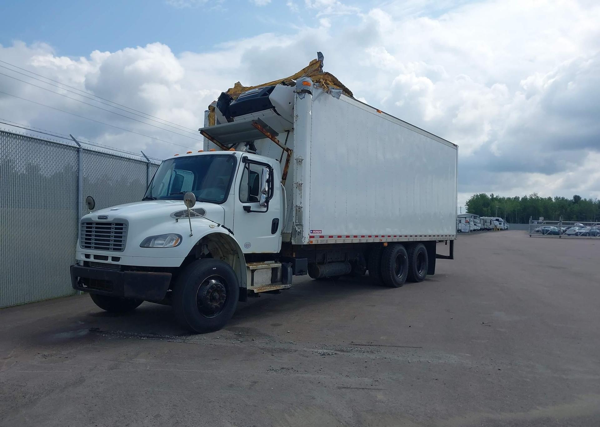 2016 FREIGHTLINER M2106