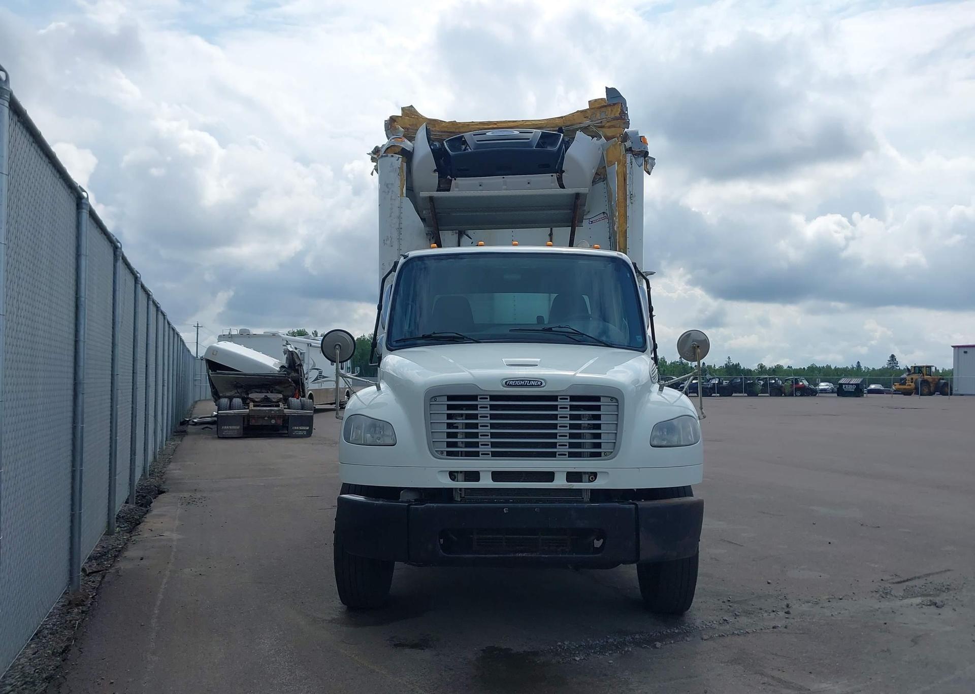 2016 FREIGHTLINER M2106