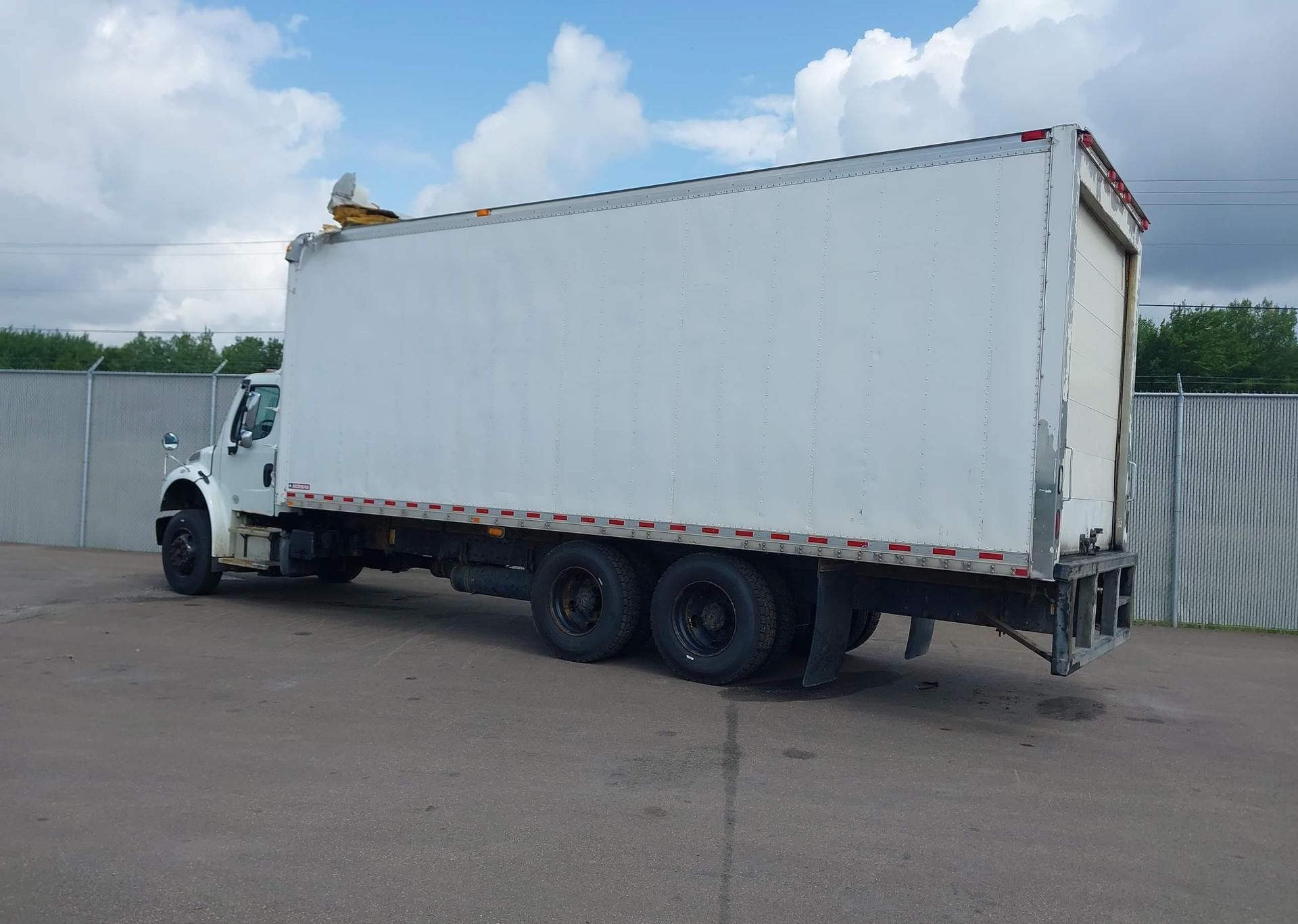 2016 FREIGHTLINER M2106