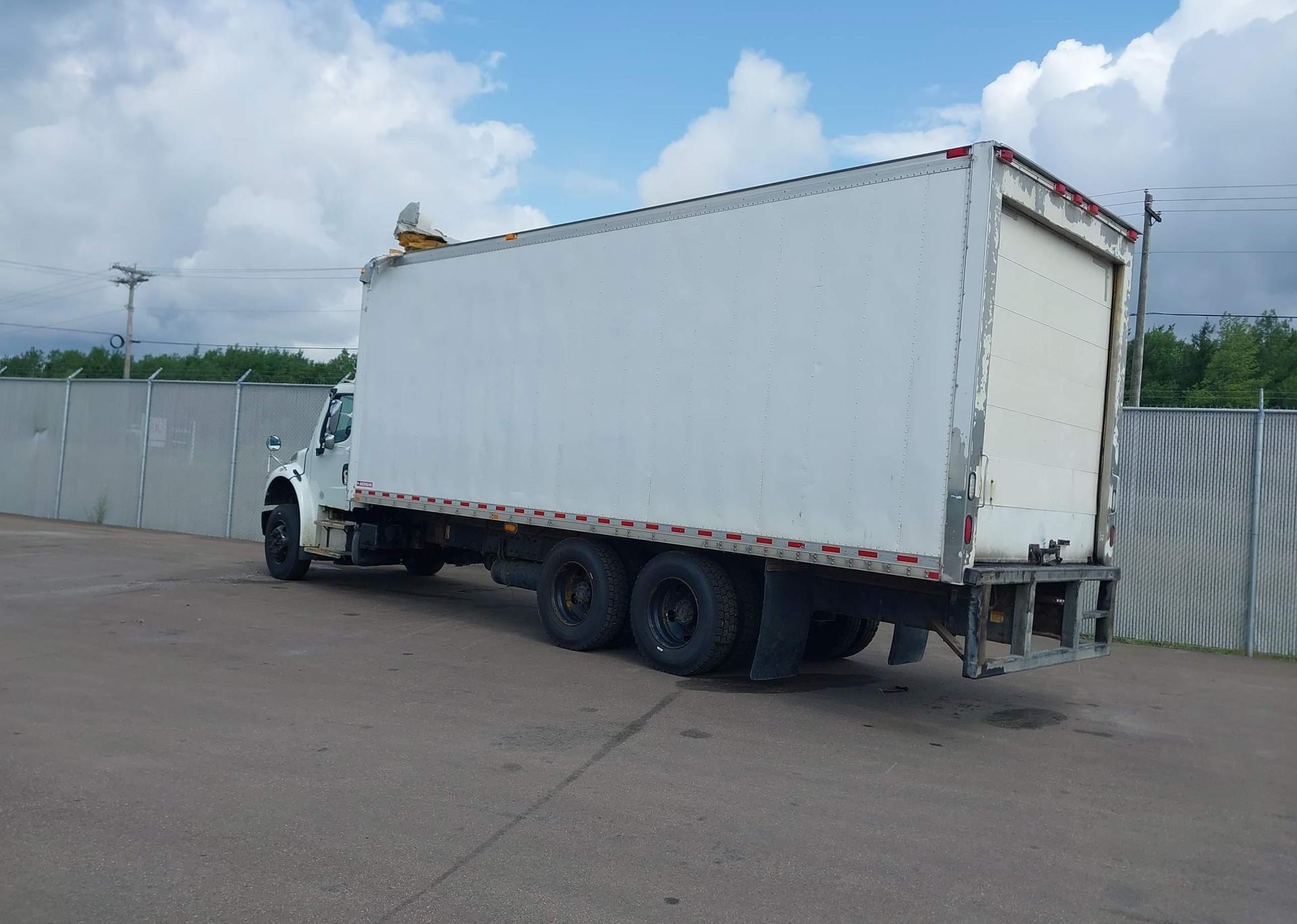 2016 FREIGHTLINER M2106