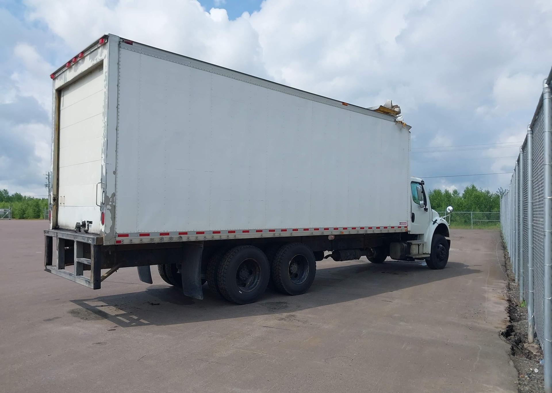 2016 FREIGHTLINER M2106