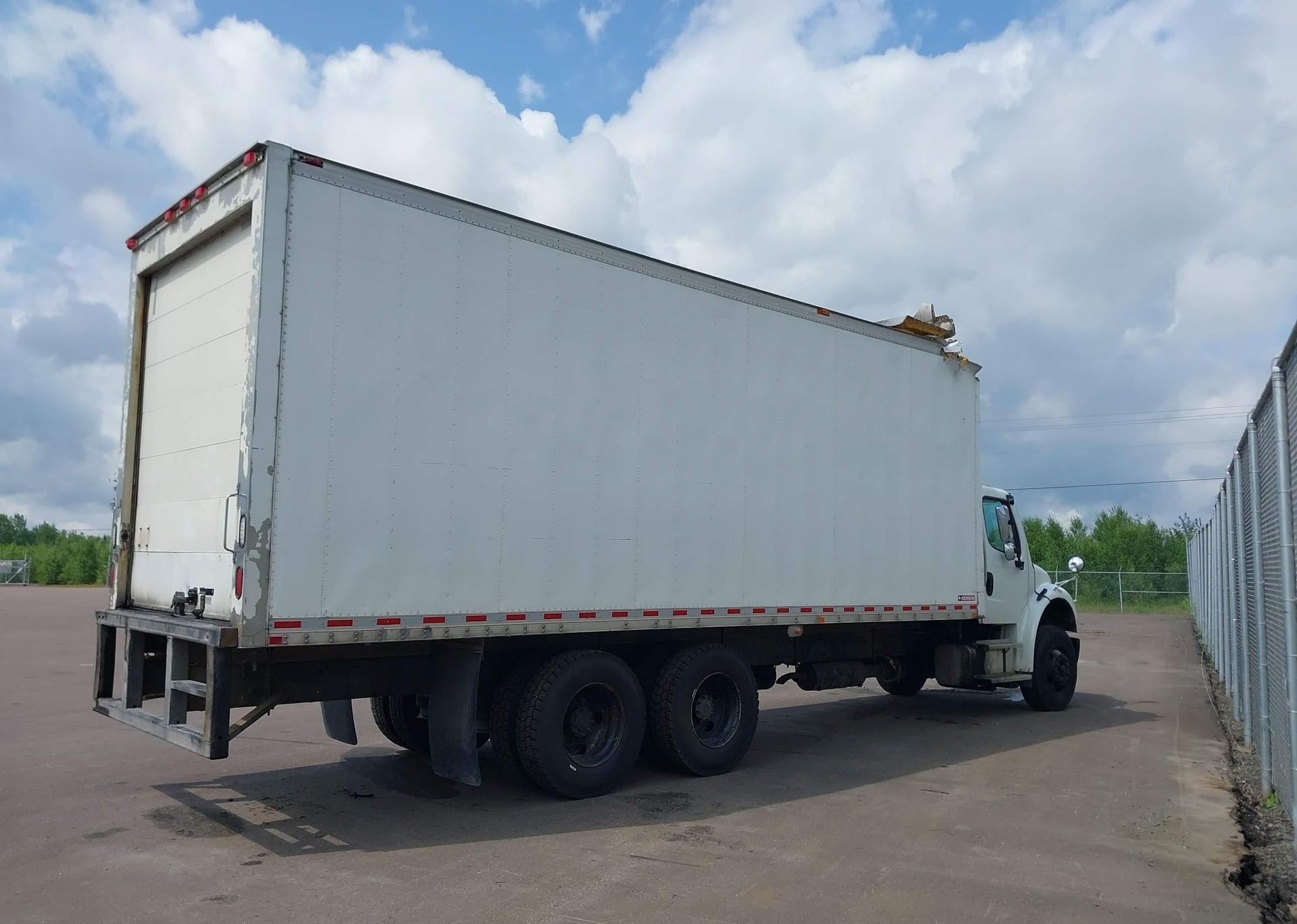 2016 FREIGHTLINER M2106