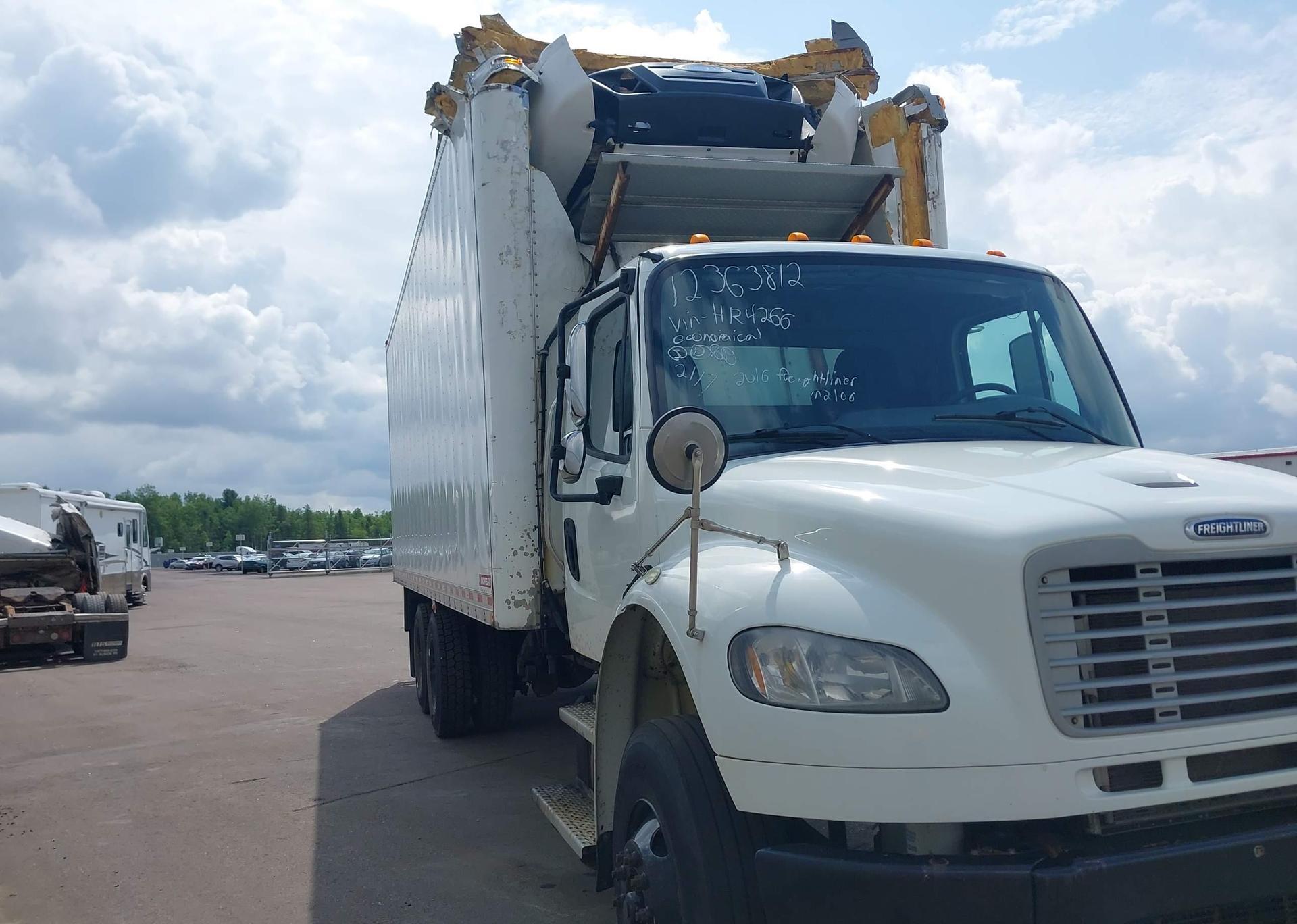 2016 FREIGHTLINER M2106