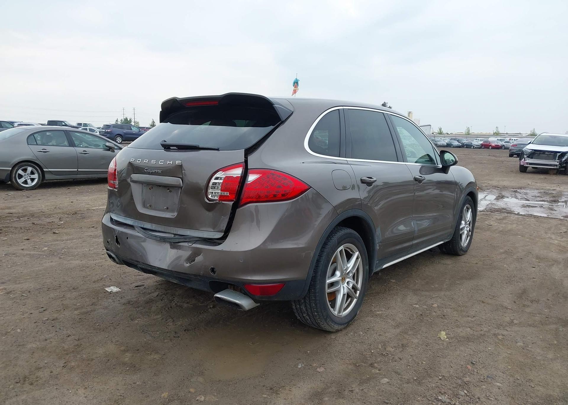 2014 PORSCHE CAYENNE PLATINUM EDITION