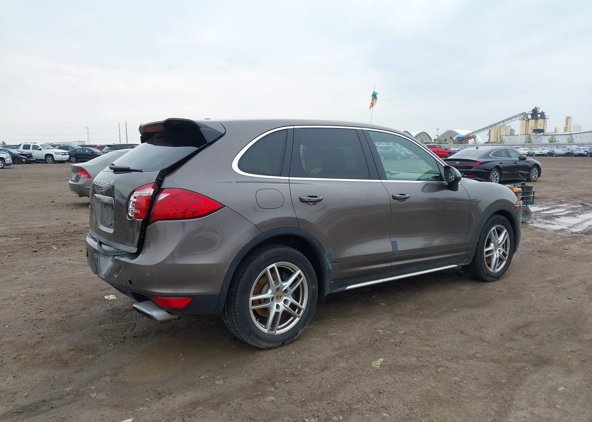 2014 PORSCHE CAYENNE PLATINUM EDITION