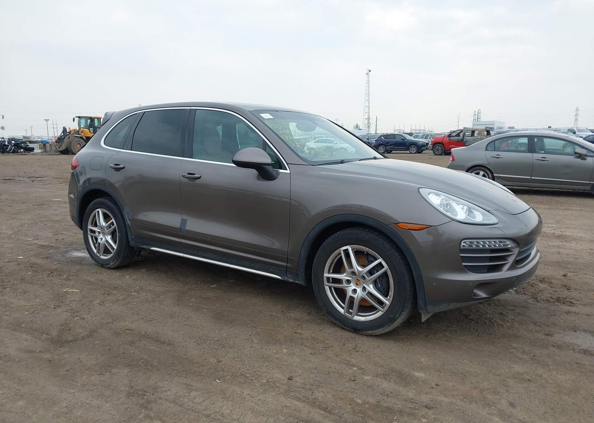 2014 PORSCHE CAYENNE PLATINUM EDITION